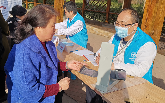 【学雷锋日】ld在线,ld在线(中国)举办“爱满京城，牵手智慧家医”志愿服务活动(图5)